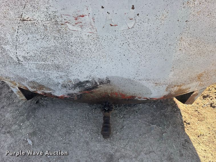 image for item DY3259 (2) fuel tanks