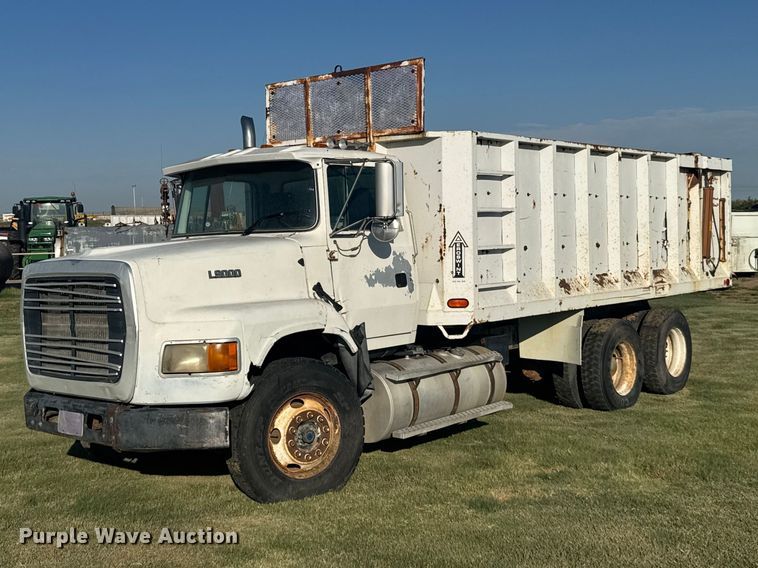 1995 Ford LTS9000 grain truck