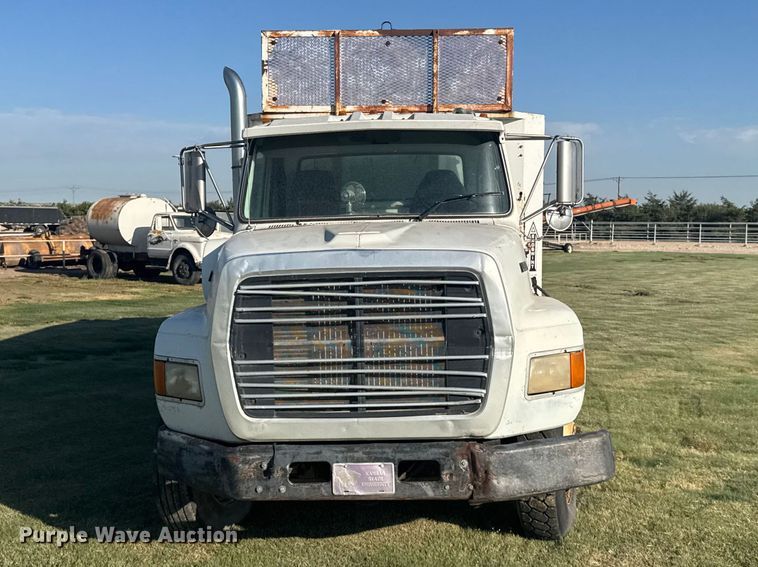 image for item DY3261 1995 Ford LTS9000 grain truck