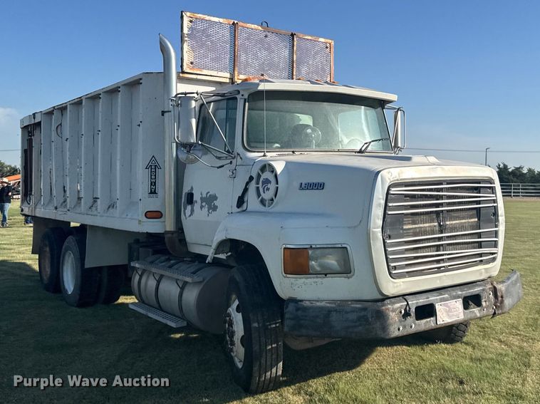 image for item DY3261 1995 Ford LTS9000 grain truck