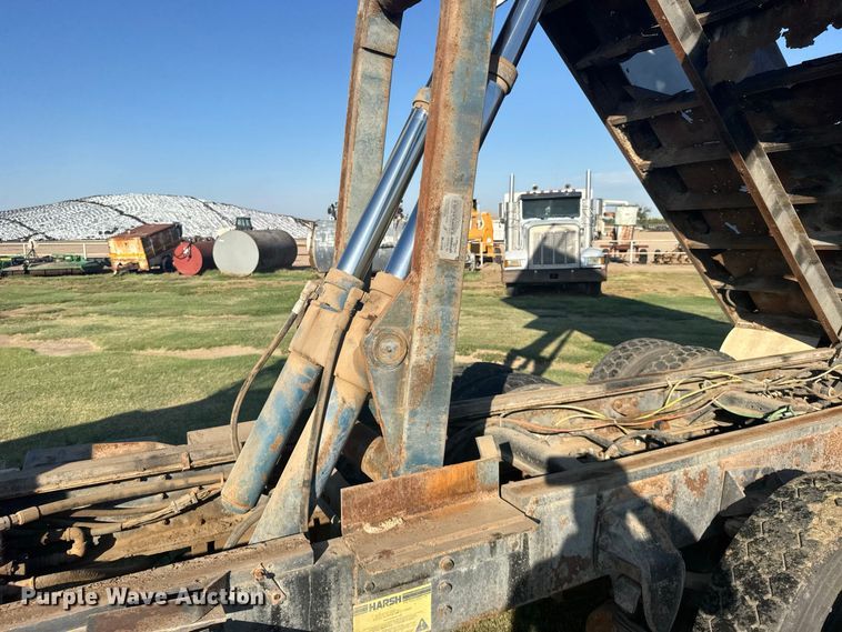 image for item DY3261 1995 Ford LTS9000 grain truck