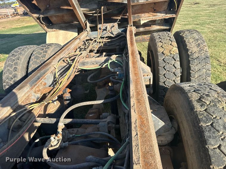 image for item DY3261 1995 Ford LTS9000 grain truck