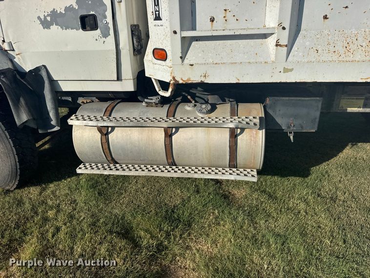 image for item DY3261 1995 Ford LTS9000 grain truck