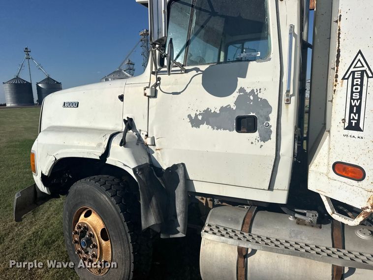 image for item DY3261 1995 Ford LTS9000 grain truck