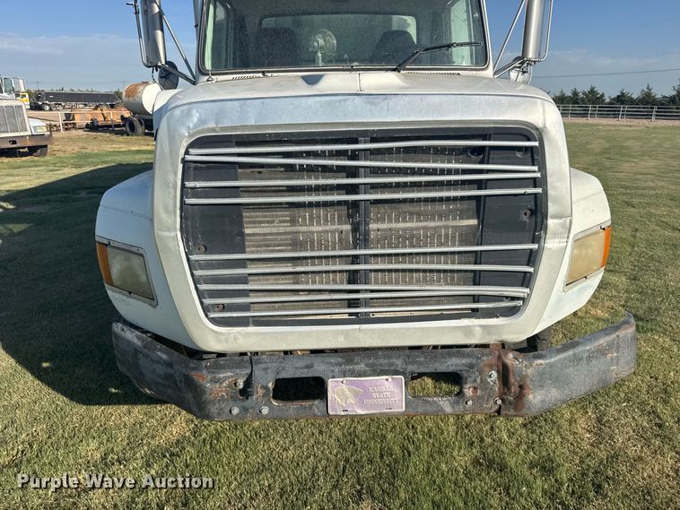 image for item DY3261 1995 Ford LTS9000 grain truck