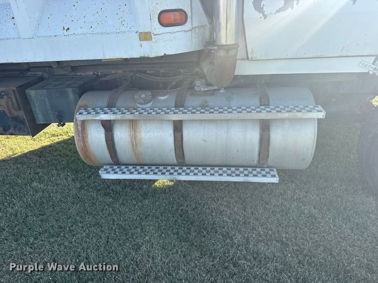 image for item DY3261 1995 Ford LTS9000 grain truck