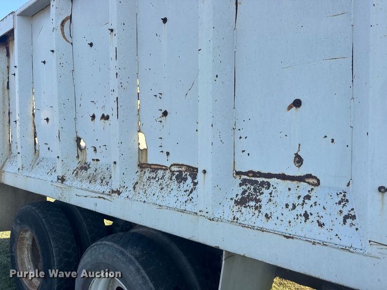 image for item DY3261 1995 Ford LTS9000 grain truck