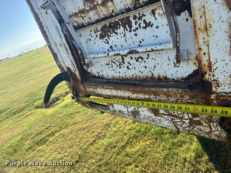 image for item DY3261 1995 Ford LTS9000 grain truck