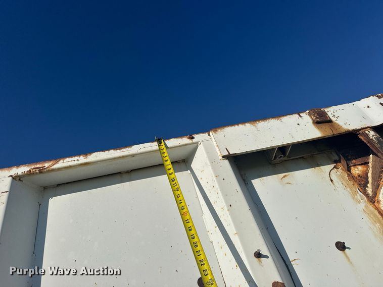 image for item DY3261 1995 Ford LTS9000 grain truck