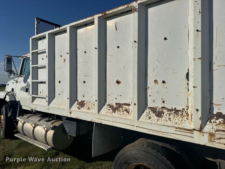 image for item DY3261 1995 Ford LTS9000 grain truck