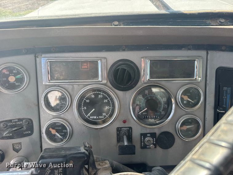 image for item DY3261 1995 Ford LTS9000 grain truck