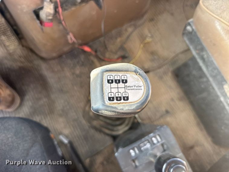 image for item DY3261 1995 Ford LTS9000 grain truck
