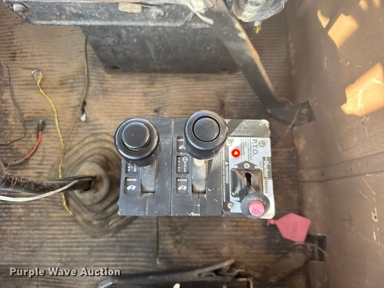 image for item DY3261 1995 Ford LTS9000 grain truck