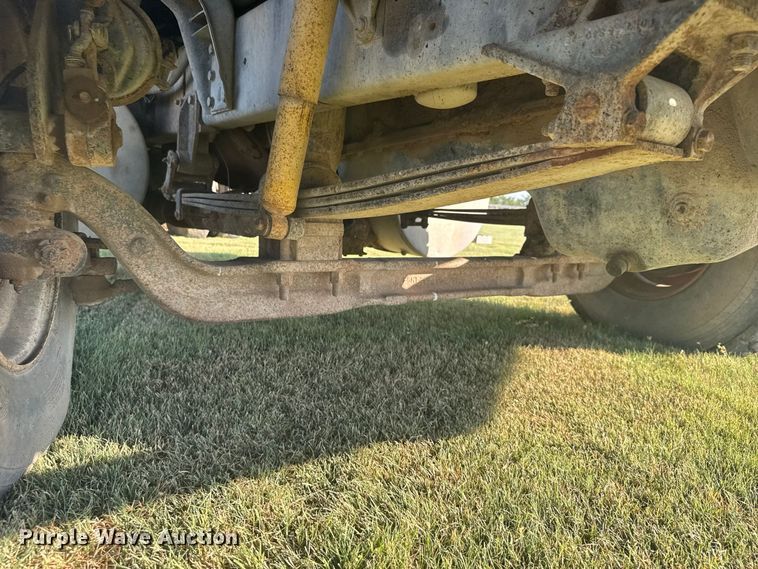 image for item DY3261 1995 Ford LTS9000 grain truck