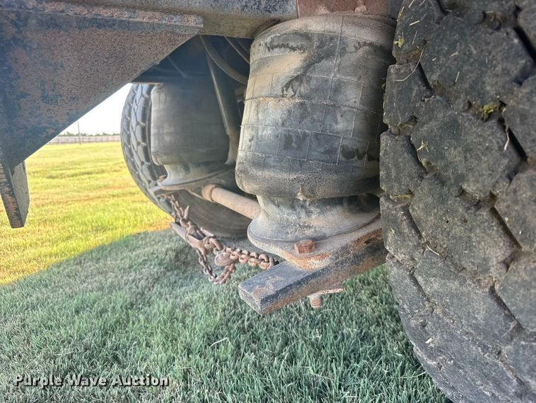 image for item DY3261 1995 Ford LTS9000 grain truck