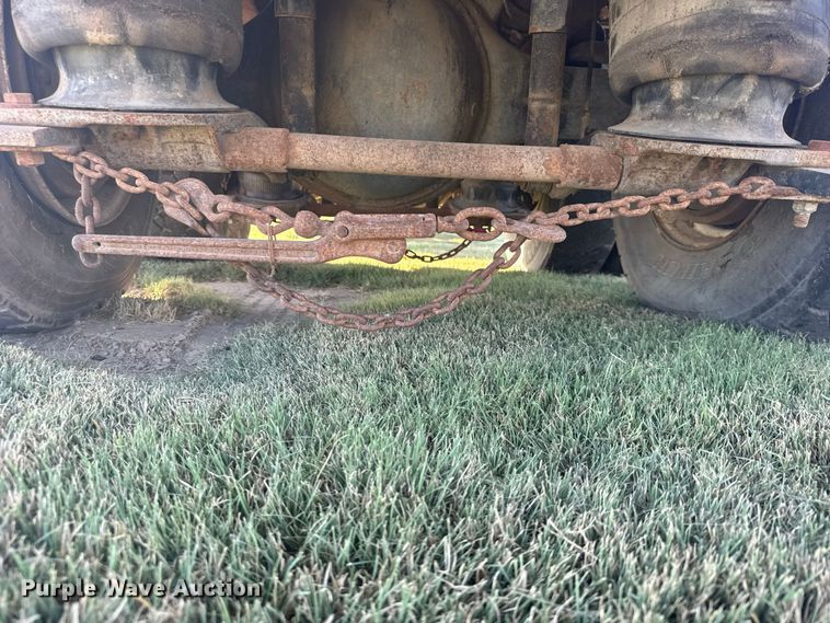 image for item DY3261 1995 Ford LTS9000 grain truck