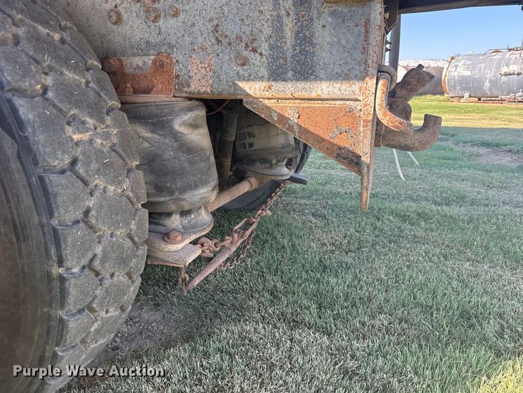 image for item DY3261 1995 Ford LTS9000 grain truck