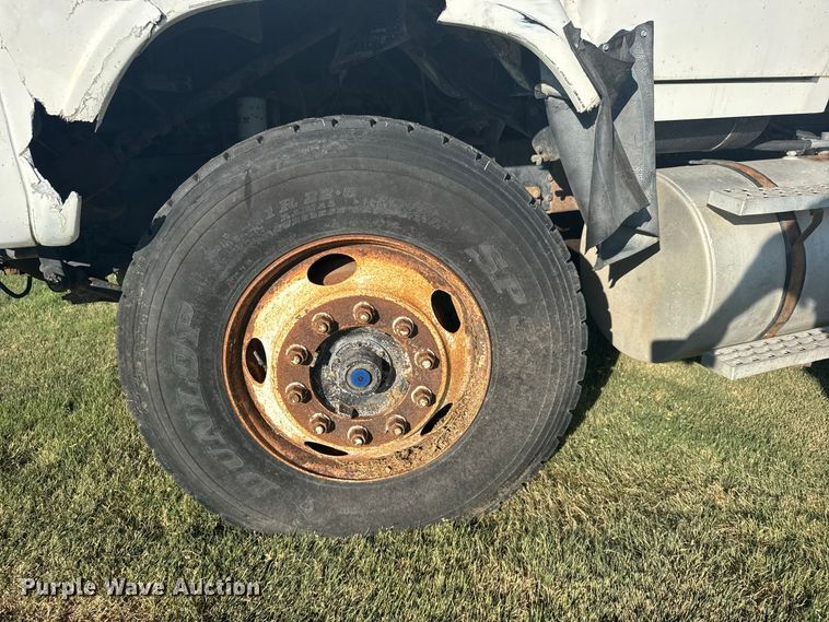 image for item DY3261 1995 Ford LTS9000 grain truck