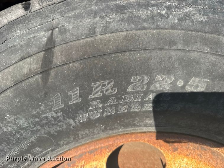 image for item DY3261 1995 Ford LTS9000 grain truck