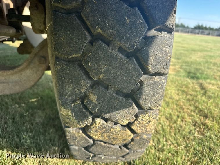 image for item DY3261 1995 Ford LTS9000 grain truck