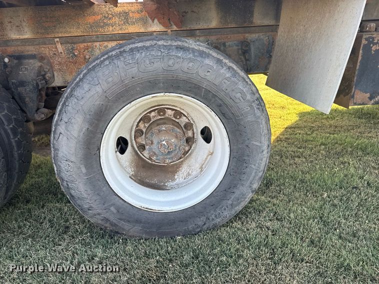 image for item DY3261 1995 Ford LTS9000 grain truck