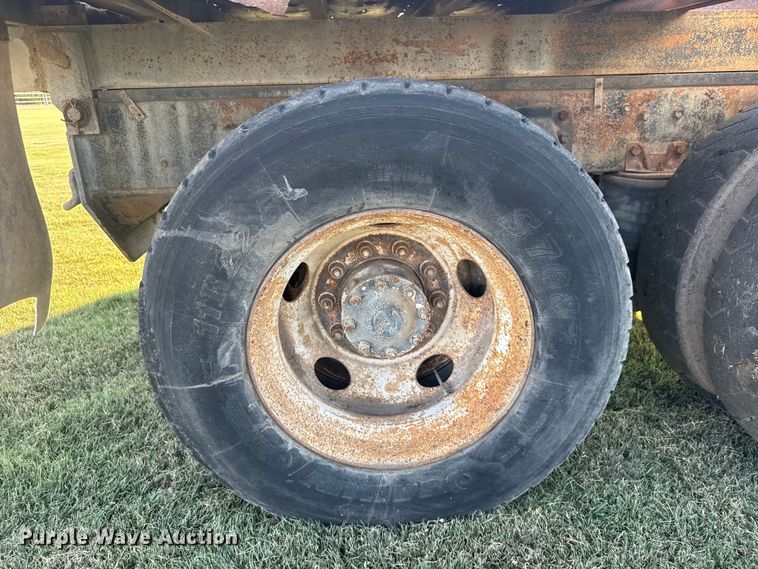 image for item DY3261 1995 Ford LTS9000 grain truck