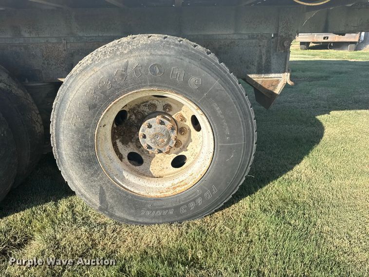 image for item DY3261 1995 Ford LTS9000 grain truck