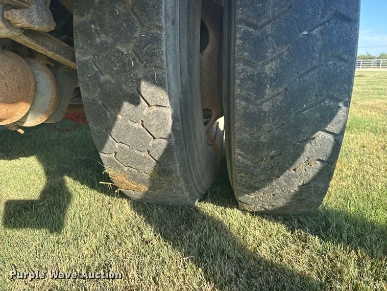 image for item DY3261 1995 Ford LTS9000 grain truck