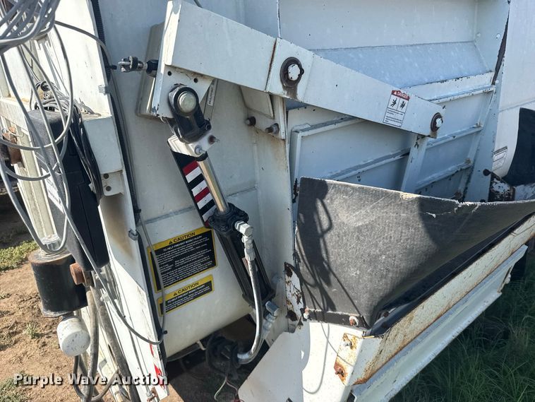 image for item DY3263 Roto-Mix 620-16 feed mixer bed