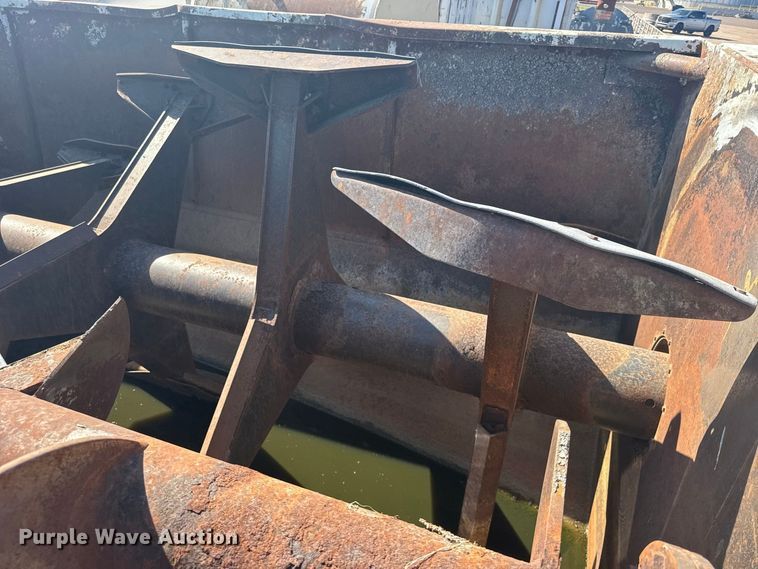 image for item DY3263 Roto-Mix 620-16 feed mixer bed