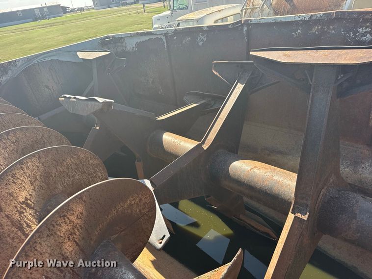image for item DY3263 Roto-Mix 620-16 feed mixer bed