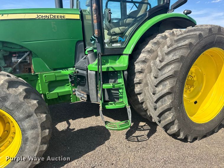 image for item DY3266 2013 John Deere 8260R MFWD tractor