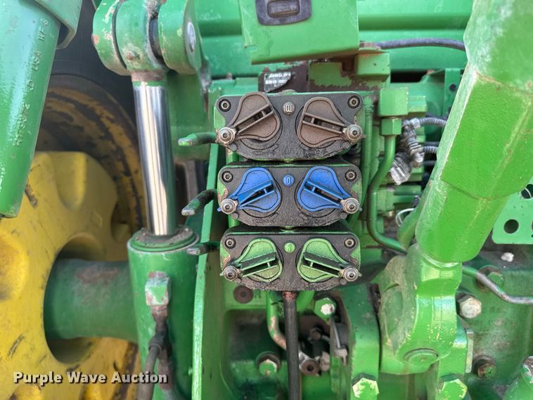 image for item DY3266 2013 John Deere 8260R MFWD tractor
