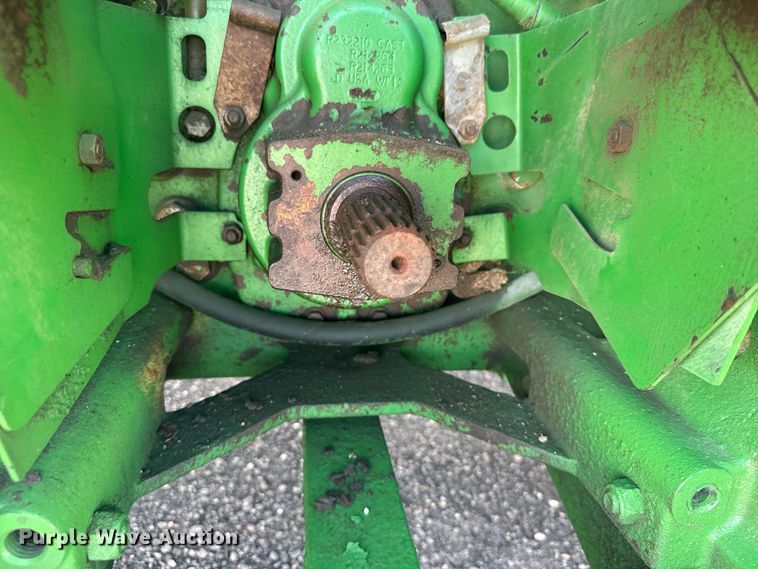 image for item DY3266 2013 John Deere 8260R MFWD tractor