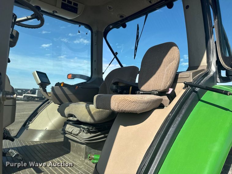 image for item DY3266 2013 John Deere 8260R MFWD tractor