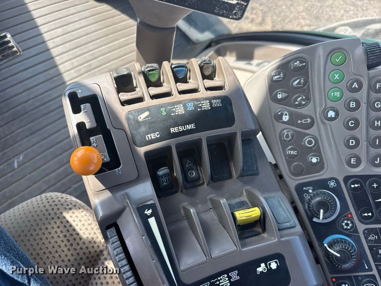 image for item DY3266 2013 John Deere 8260R MFWD tractor