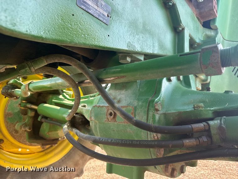 image for item DY3266 2013 John Deere 8260R MFWD tractor