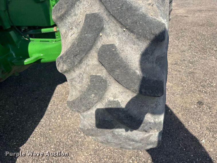 image for item DY3266 2013 John Deere 8260R MFWD tractor