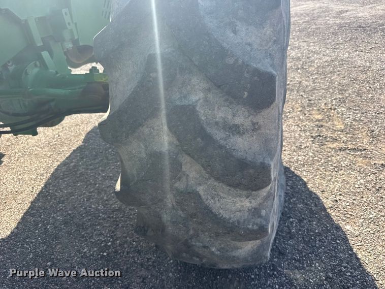 image for item DY3266 2013 John Deere 8260R MFWD tractor