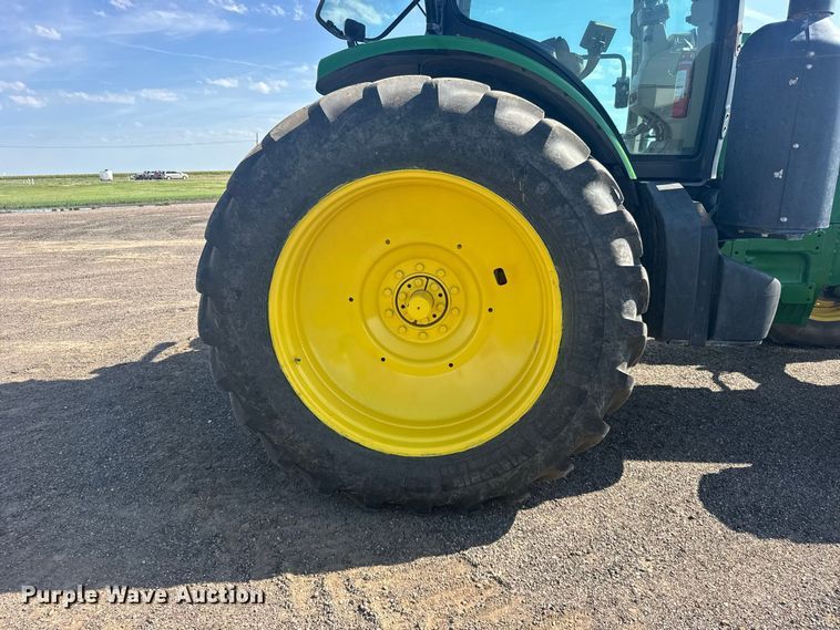 image for item DY3266 2013 John Deere 8260R MFWD tractor