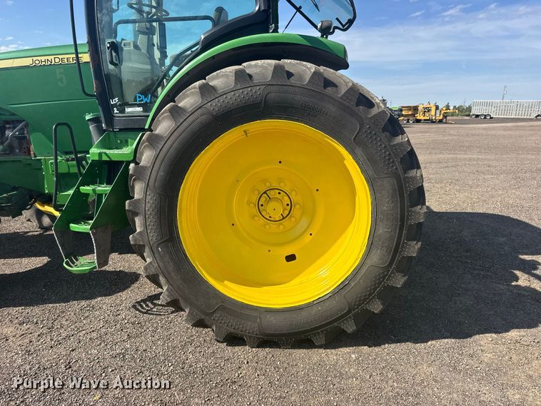 image for item DY3266 2013 John Deere 8260R MFWD tractor