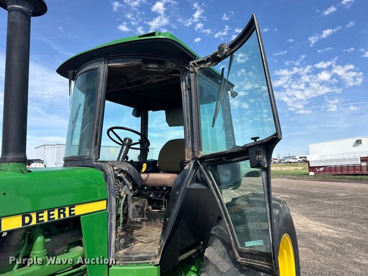 image for item DY3274 1988 John Deere 4450 tractor