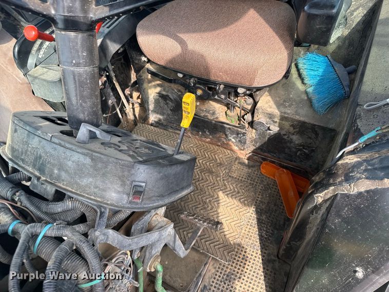 image for item DY3274 1988 John Deere 4450 tractor