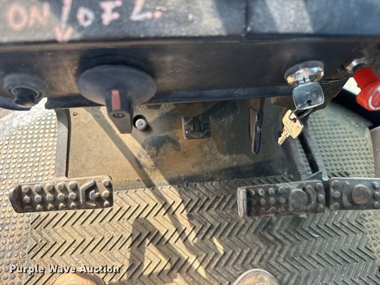 image for item DY3274 1988 John Deere 4450 tractor