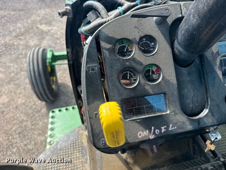 image for item DY3274 1988 John Deere 4450 tractor