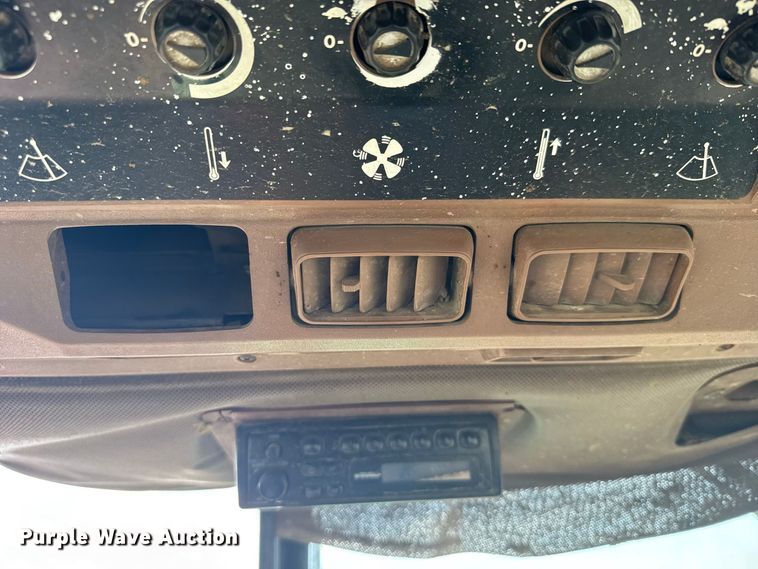 image for item DY3274 1988 John Deere 4450 tractor