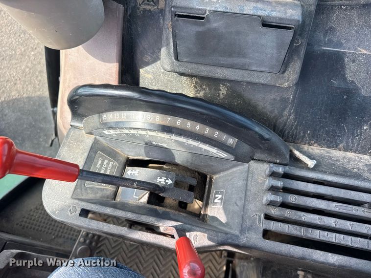 image for item DY3274 1988 John Deere 4450 tractor