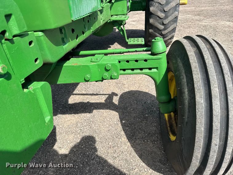 image for item DY3274 1988 John Deere 4450 tractor