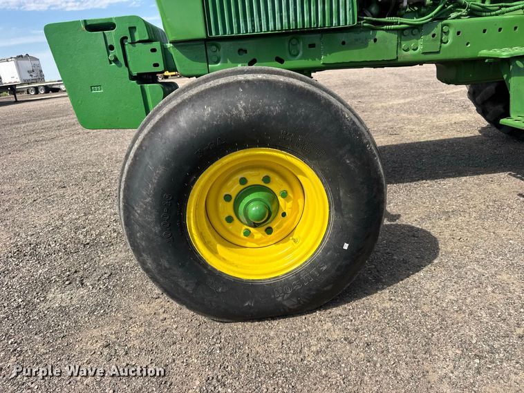 image for item DY3274 1988 John Deere 4450 tractor