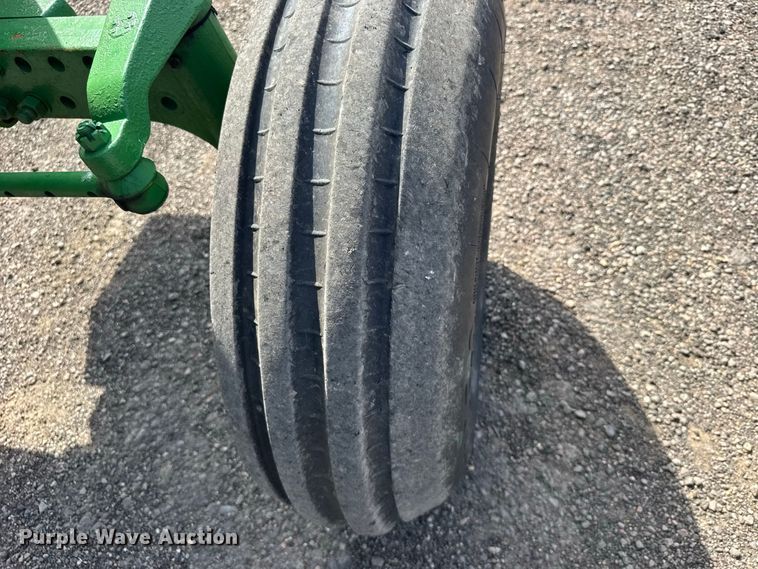 image for item DY3274 1988 John Deere 4450 tractor